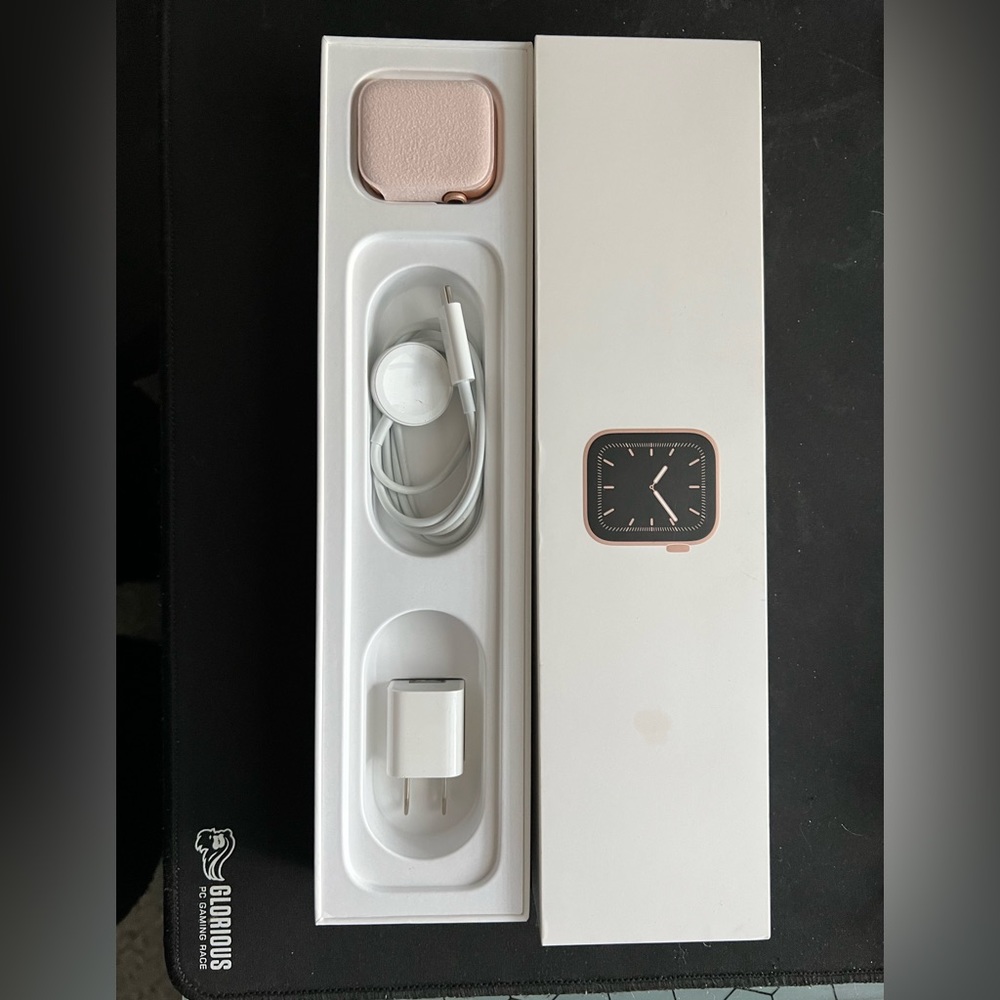 Apple Watch Series 5 Gold Aluminum Case 44MM